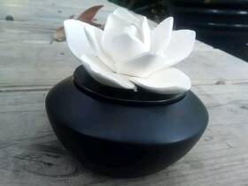 Airom 833245000128 Gardenia Passive White Porcelain Diffuser Non-electric Battery-free Fragrance