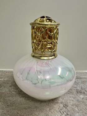 Alexandria S 871794006369 Stratford Iridescent White Snowy Morning Art Glass Fragrance Lamp By Alexandrias
