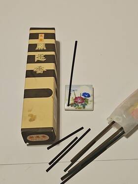 Baieido 726754182884 Japanese Incense Kai Un Koh Aloeswood And Four Seasons Stand Tile