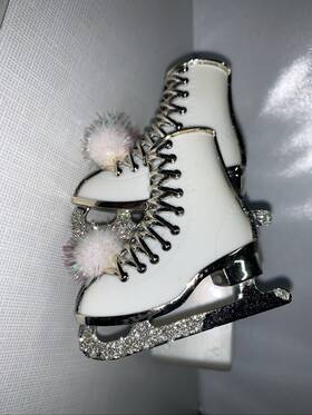 Bath & Body Works 033606051522 And Wallflower Plug In Scent Diffuser Winter Ice Skates