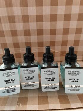 Bath & Body Works 0667659361793 And X4 Water Lily Springs Wallflower Fragrance Refill Bulbs