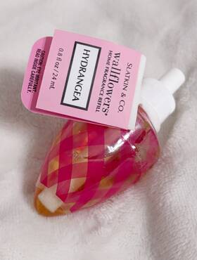 Bath & Body Works 667526286396 And / Slatkin Co. Hydrangea Wallflowers Refill Bulb