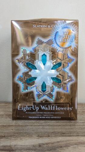 Bath & Body Works 667529242306 Slatkin Co And Light Up Wallflower Icy Winter Lights Snowflake Nos