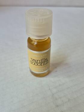 Bath & Body Works 667529687367 Slatkin And Co Home Fragrance Oil Vanilla Coconut Retired
