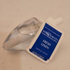 Bath & Body Works 667534974704 And White Barn Fresh Linen Wallflowers Fragrance Refill 1 Bulb