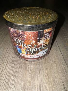 Bath & Body Works 667540345574 And 2015 Limited Rare 3 Wick Candle New York Big Apple Toddy Used A Bit