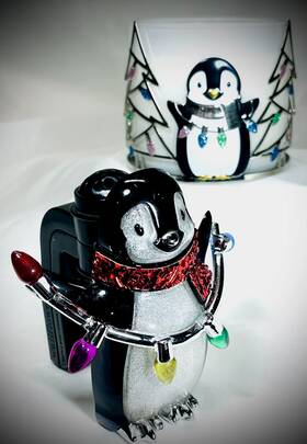 Bath & Body Works 667545138300 Penguin Lights Candle Holder And Wallflower Nightlight Plug Lknw