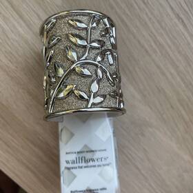 Bath & Body Works 667551900106 New And Diffuser Wallflower Fragrance Plug In Gift