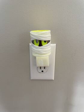 Bath & Body Works 667552953170 And 2020 Halloween Mummy Eyes Glow Nightlight Wallflower Plug In
