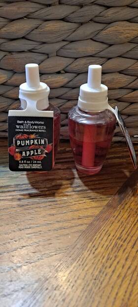 Bath & Body Works 667553584496 And Wallflowers Home Fragrance Bulb - Pumpkin Apple X2