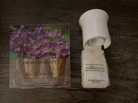Bath & Body Works 667553709936 New 2-pack Fresh Cut Lilacs Purple Wallflower Refill Bulbs And