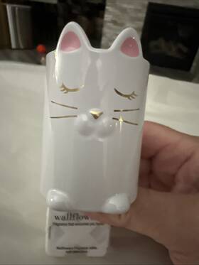 Bath & Body Works 667553984906 New And Kitten Cat White With Gold Accents Wallflower Plug In Made Usa