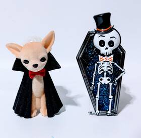 Bath & Body Works 667554476066 Spooky And Halloween Chihuahua Vampire - Skeleton In Coffin Bundle
