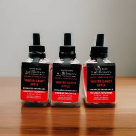 Bath & Body Works 667555513074 Lot Of 3 And Winter Candy Apple Wallflower White Barn
