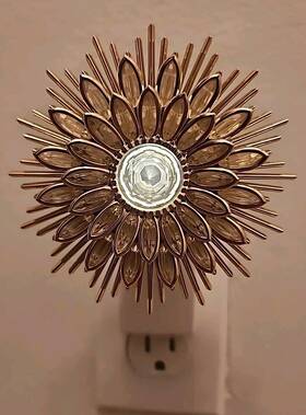 Bath & Body Works 667557964607 And Gold Gem Burst Sun Night Light Up Wallflower Fragrance Plug In