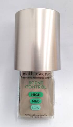 Bath & Body Works 667557964645 And Silver Metallic Scent Control Wallflowers Plug / New