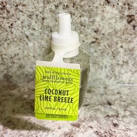 Bath & Body Works 667557976181 And Coconut Lime Breeze Wallflower Home Fragrance Refill Single