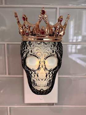 Bath & Body Works 667558683194 And Spooky Skull King Nightlight Wallflowers Fragrance Plug