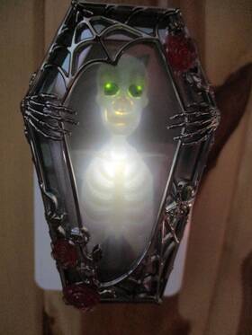 Bath & Body Works 667558686454 And Spooky Coffin Nightlight Wallflowers Plug Skeleton W