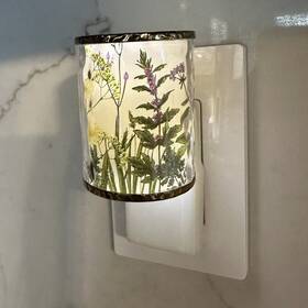 Bath & Body Works 667559264682 And Pressed Floral Topper Nightlight Wallflowers Fragrance Plug In