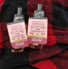 Bath & Body Works 667559274957 2x Danbury Shortbread Bridgerton And Wallflowers Vanilla Almond
