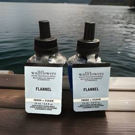 Bath & Body Works 667559297673 Lot Of 2 And Flannel Wallflowers Bergamot Mahogany Musk New
