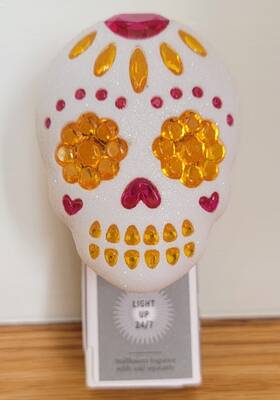 Bath & Body Works 667659326631 And Sugar Skull Light Up Wallflower Plug In Nightlight