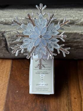 Bath & Body Works 667659327782 And Silver Snowflake Wallflower Plug-in Diffuser Scent Control