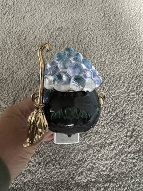 Bath & Body Works 667659369683 And Halloween Witchs Cauldron Changing Projector Wallflower