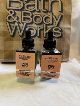 Bath & Body Works 667659448975 Lot Of 2 And Wallflowers Spring Apple Fragrance Refill Bulbs New