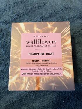 Bath & Body Works 715835025790 White Barn And Champagne Toast Wallflowers 2-pack 0.8oz