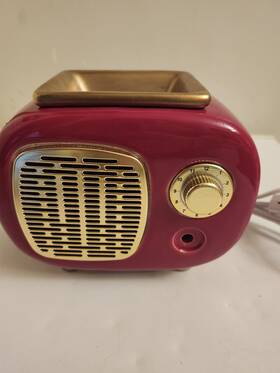 Better Homes & Gardens 810125110580 Red Vintage Radio Wax Fragrance Warmer And Plug In