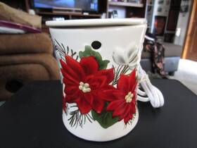 Better Homes & Gardens 877991033870 And Ceramic Embossed Poinsettia Electric Wax Warmer