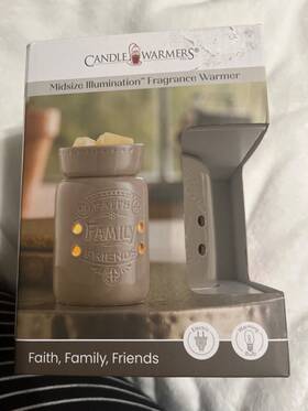 Candle Warmers Etc. 833245009404 Midsize Illumination Fragrance Warmer Ceramic Tan