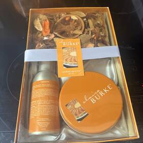 Claire Burke 046936032210 Candied Apricots Gift Set. Spray Candle Vapourri Nib