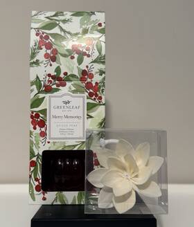 Greenleaf 038864299445 Est. 1975 Merry Memories Spiced Pear Flower Diffuser 8 Fl Oz Nos