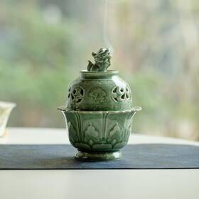 Hermit Life Hl0012 Zen-style Incense Burner Celadon Ceramic Holder Featuring A Lion S