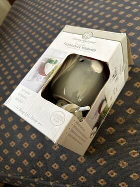 Huntington Home 061464729254 Gnome Accent Fragrance Warmer For Outlet Use With Wax Meltsused