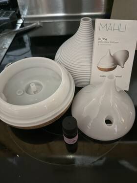 Mahli 680079811525 Danza Ultrasonic Diffuser With 7 Cycling Light Colors Mahli 680079811525 Danza Ultrasonic Diffuser With 7 Cycling Light Colors