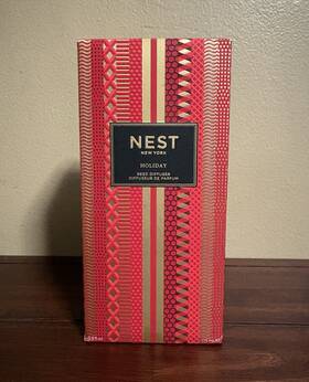 24252d Nest Fragrances Llc Holiday Reed Diffuser 5.9 Fl Oz 175ml No Reeds