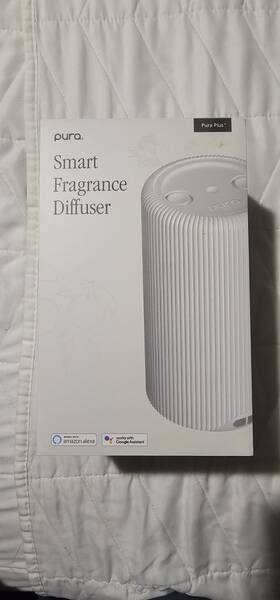 810-00024 Pura Plus Smart Fragrance Diffuser White With 2 Scents