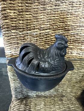 Red Shed 749394342128 Scented Candle 10oz. New Ceramic/pottery Chicken Hen