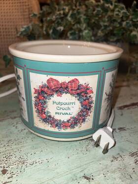 3209x Rival Potpourri Crock Floral Christmas Vintage Made In Usa Works 4.5 Inch Tall