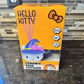 Sanrio 680079023829 Halloween Hello Kitty Ceramic Reed Diffuser Vanilla Scent Witch
