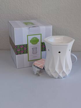 1100-36950 Scentsy Authentic 2015 Alabaster Full Size Warmer Preowned In Box