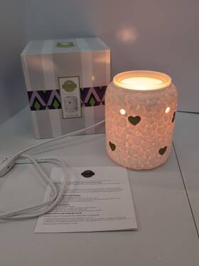 1100-52330 Scentsy Love Abounds Wax Melt Tart Warmer Heart Decor