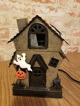 1100-55868 Scentsy Manic Mansion Wax Warmer House