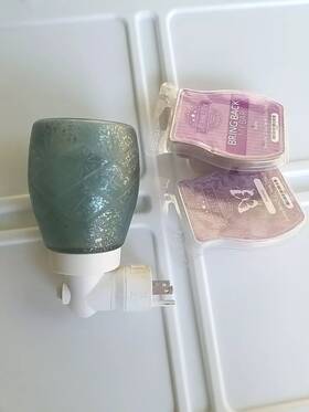 1102-31136 Scentsy Vintage Glass Mini Wax Wall Plug In Warmer Teal Blue Night Light Guc