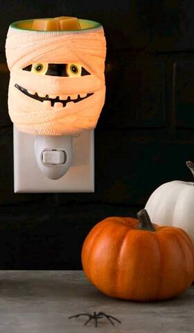 1102-62817 Scentsy Under Wraps Plug-in Wax Warmer Mummy Halloween - New In Box