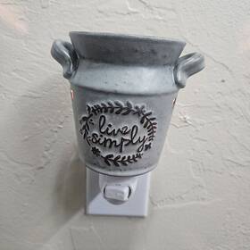 110241101 Scentsy Live Simply Farmhouse Milk Can Plug-in Wax Warmer / Nightlight